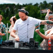 Geen verzoekjes aub, een dj is geen jukebox!